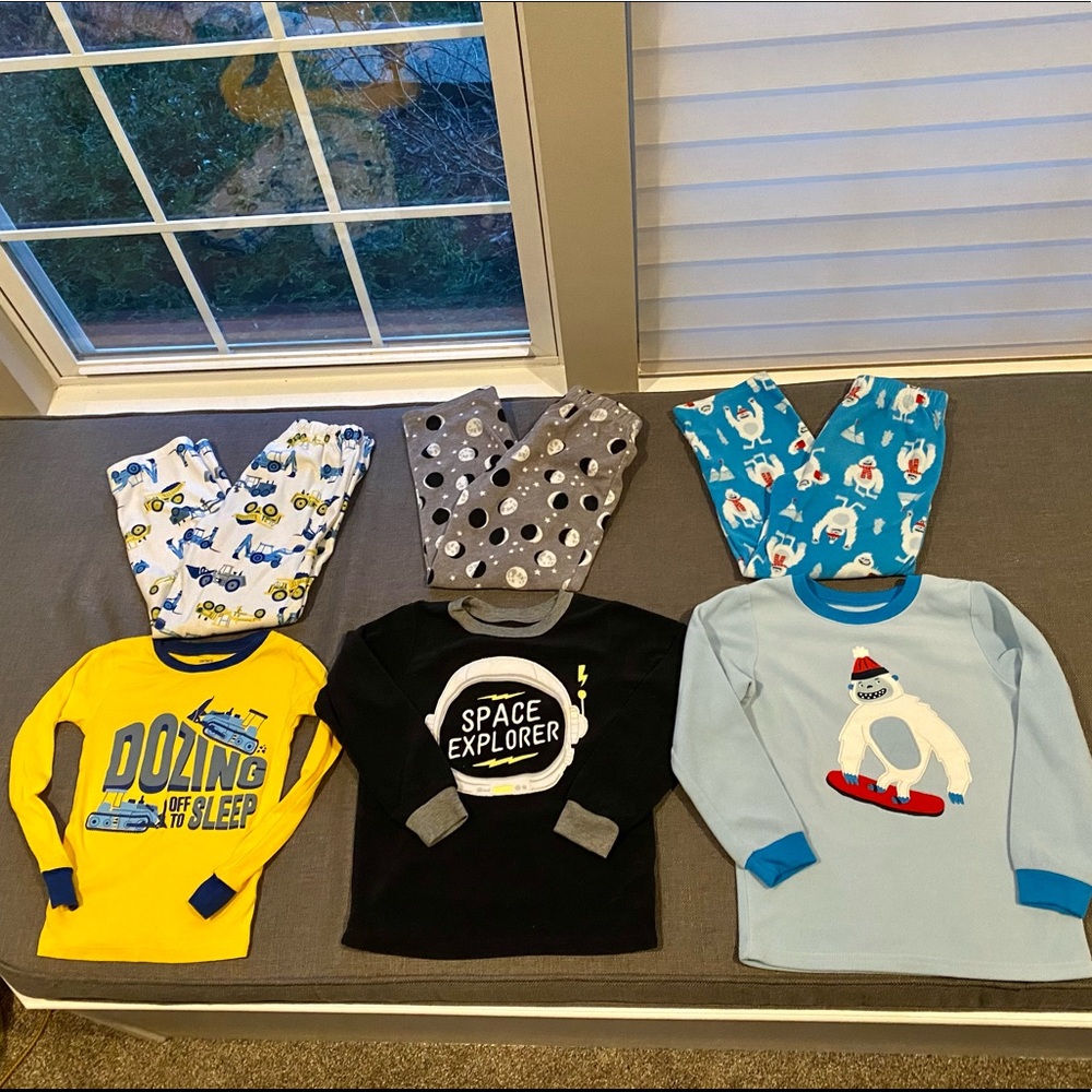 Bundle of 3 pajama sets by Carter’s size 7